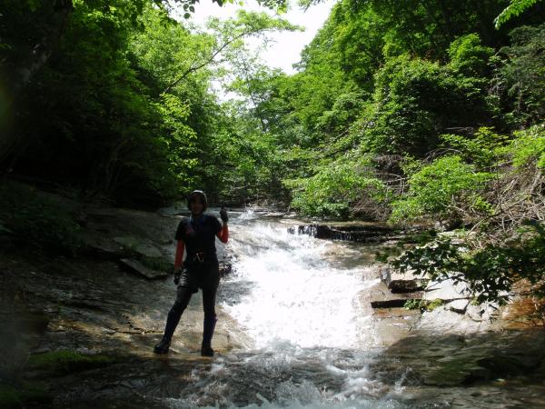 一枚岩のナメ床が続く